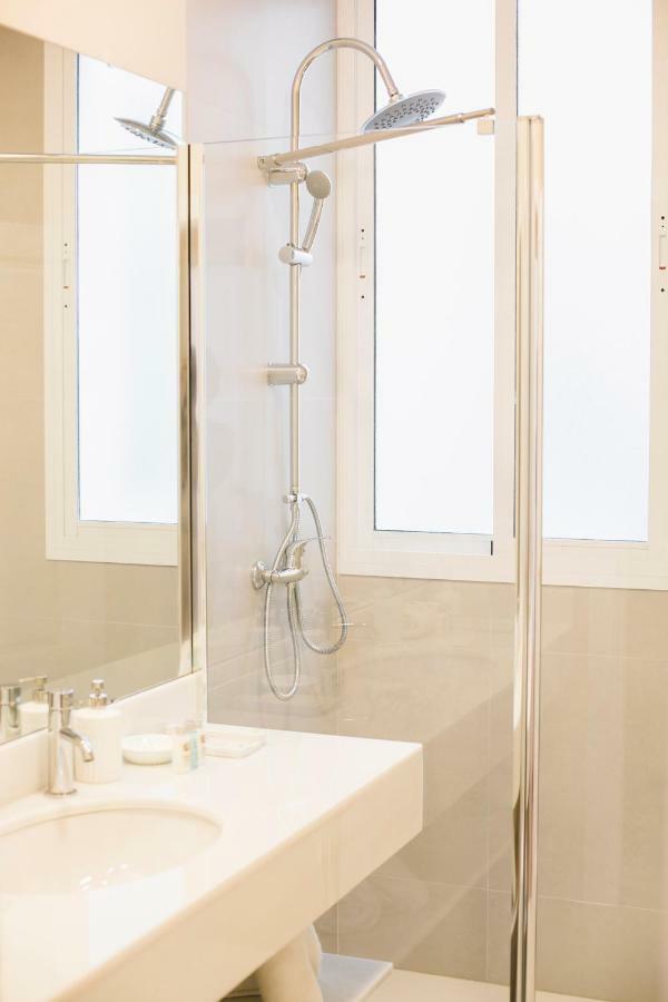 Stylish And Wide- 3Bdr 3Bth- Los Remedios Sevilla Eksteriør bilde